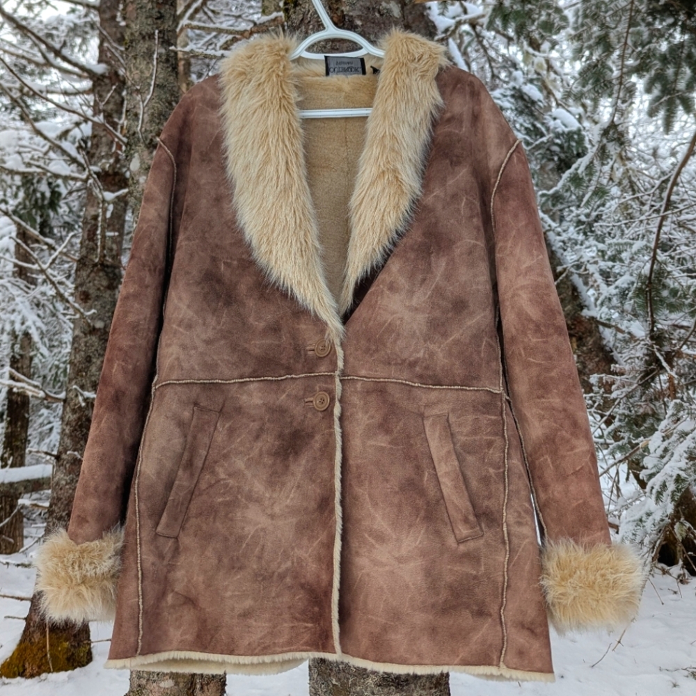 OUTBROOK Women's Faux Fur Button Up Penny Lane Coat, size 1XL